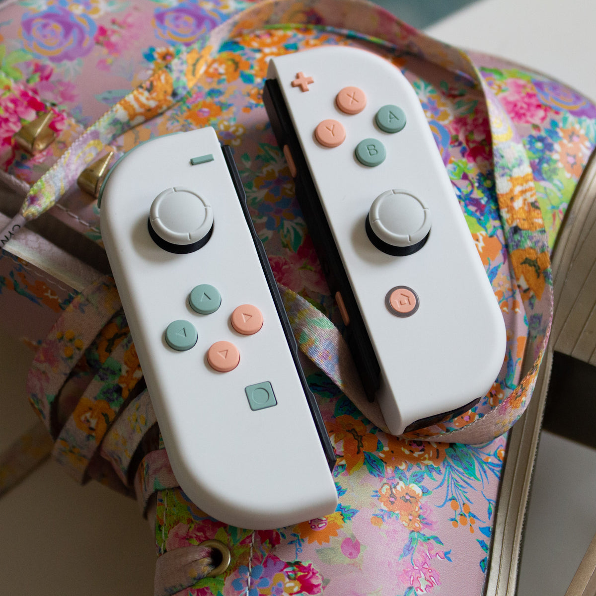 Custom JoyCons Nintendo Switch Joy-Con Controller Mods White with Peac
