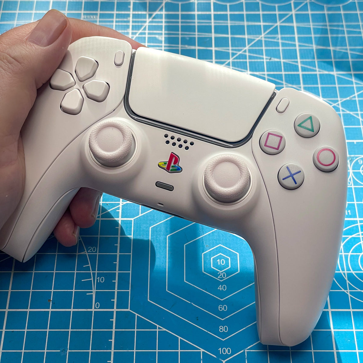 Control Retro Ps5 Retro PS5 Controller White With Old-School Action Buttons Sony Wireless ...