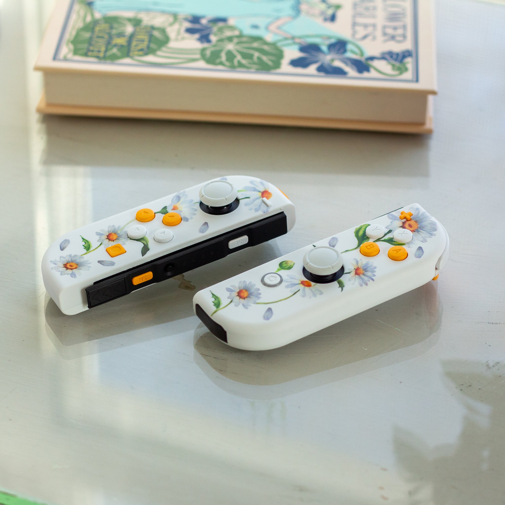 Floral Joy-Cons with Beautiful Daisies and Yellow Buttons Nintendo