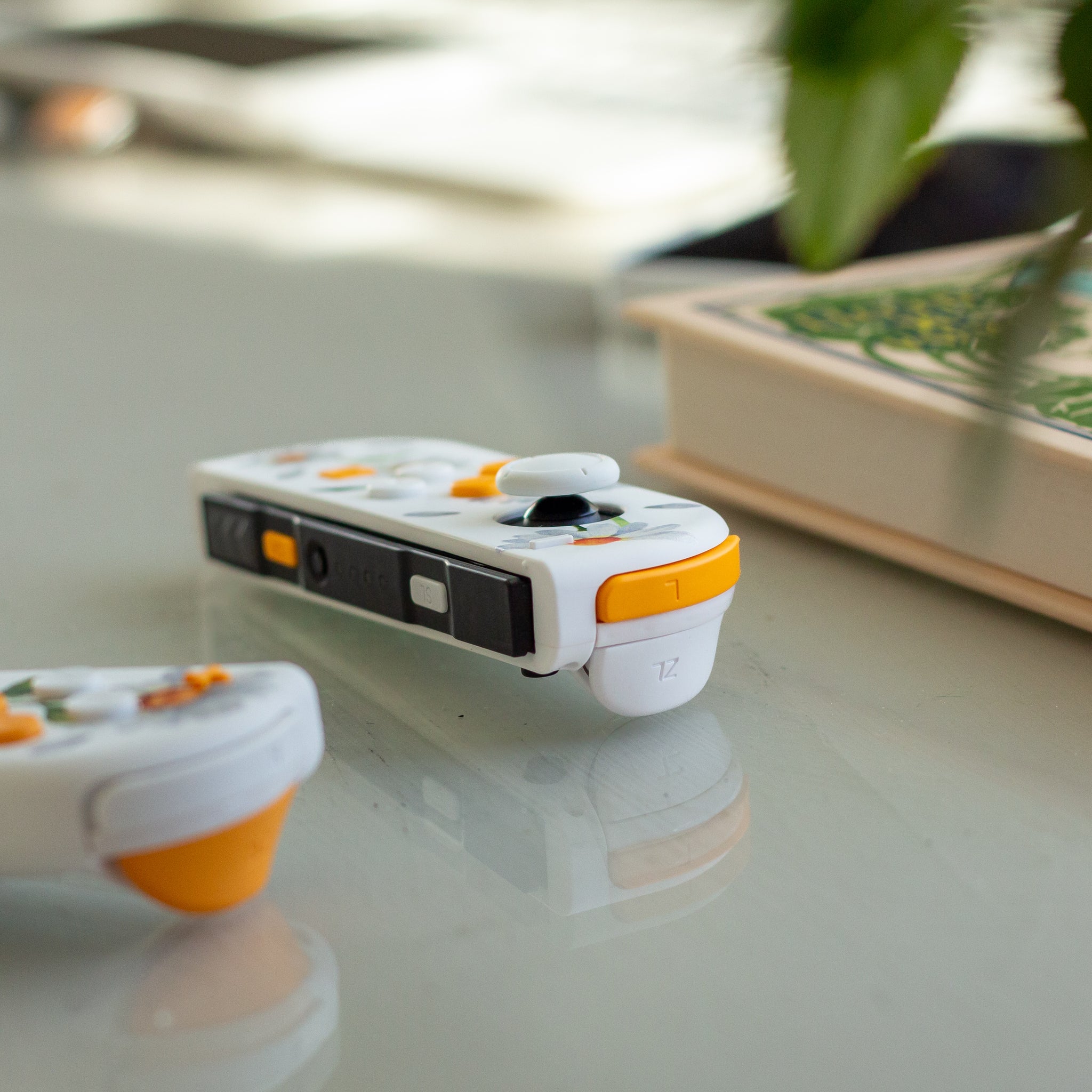 Floral Joy-Cons with Beautiful Daisies and Yellow Buttons Nintendo
