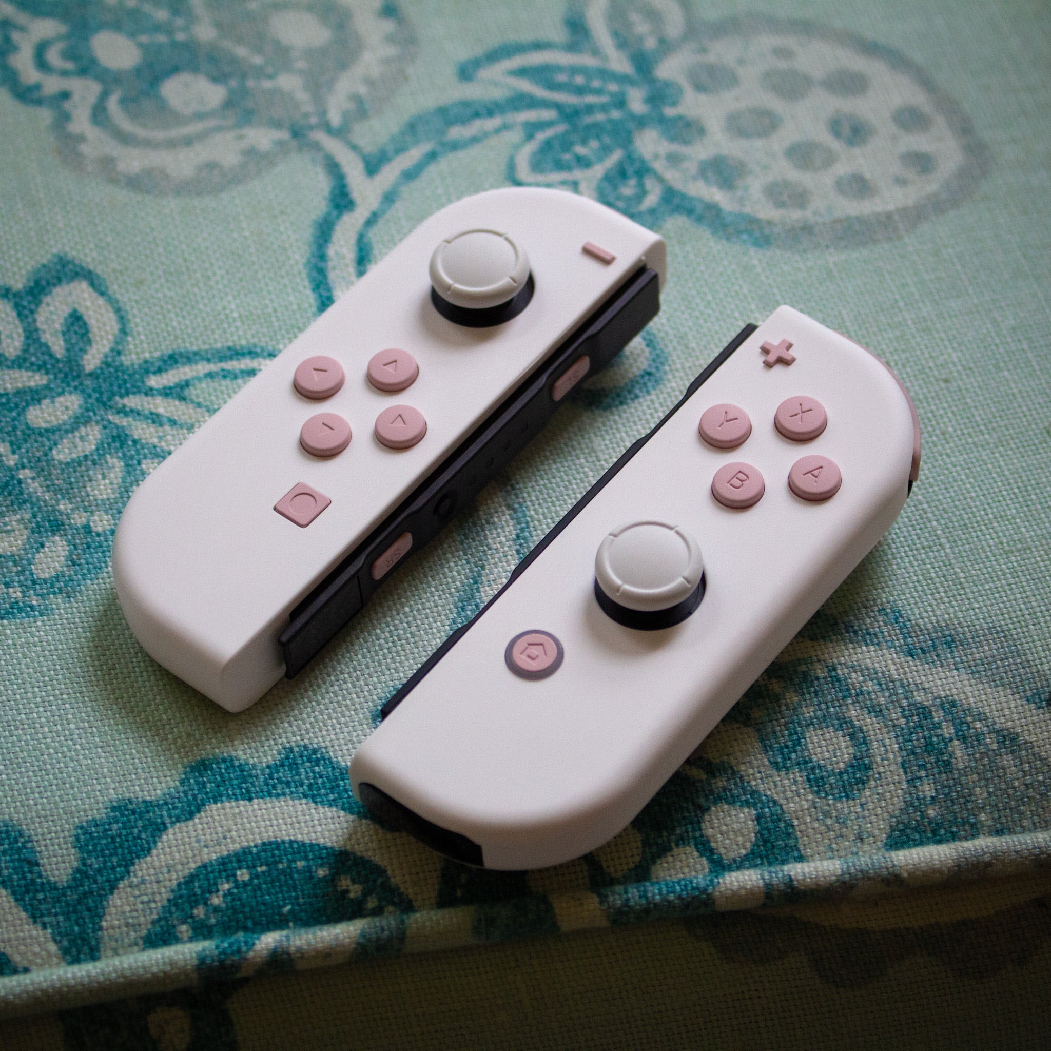 Joycons Joy Con Joycon Izquierdo + Derecho Personalizados Nintendo Switch  rosa y blanco